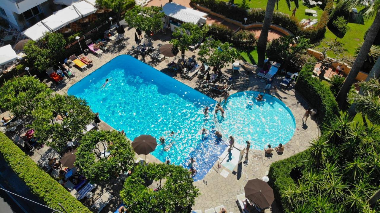 Hotel Alpha Sant'Agnello Bagian luar foto