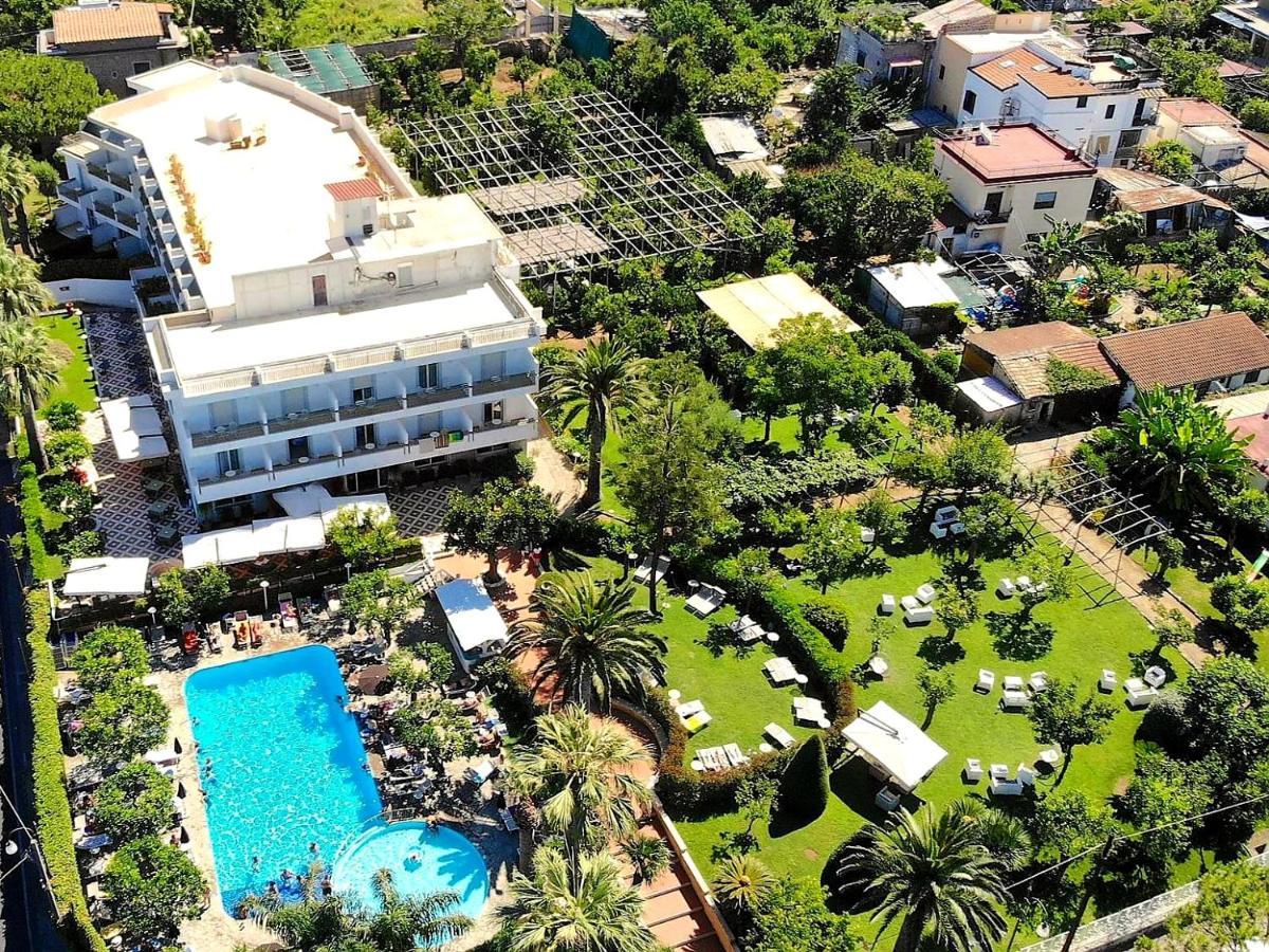 Hotel Alpha Sant'Agnello Bagian luar foto