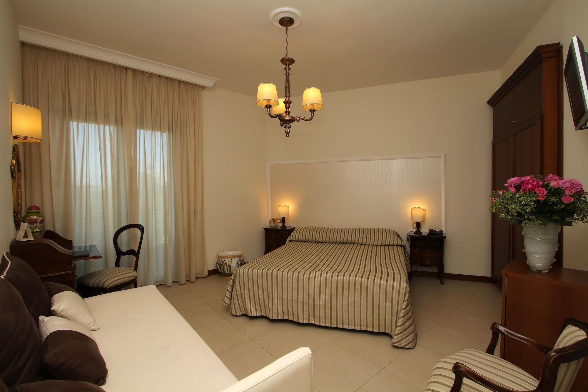Hotel Alpha Sant'Agnello Bagian luar foto