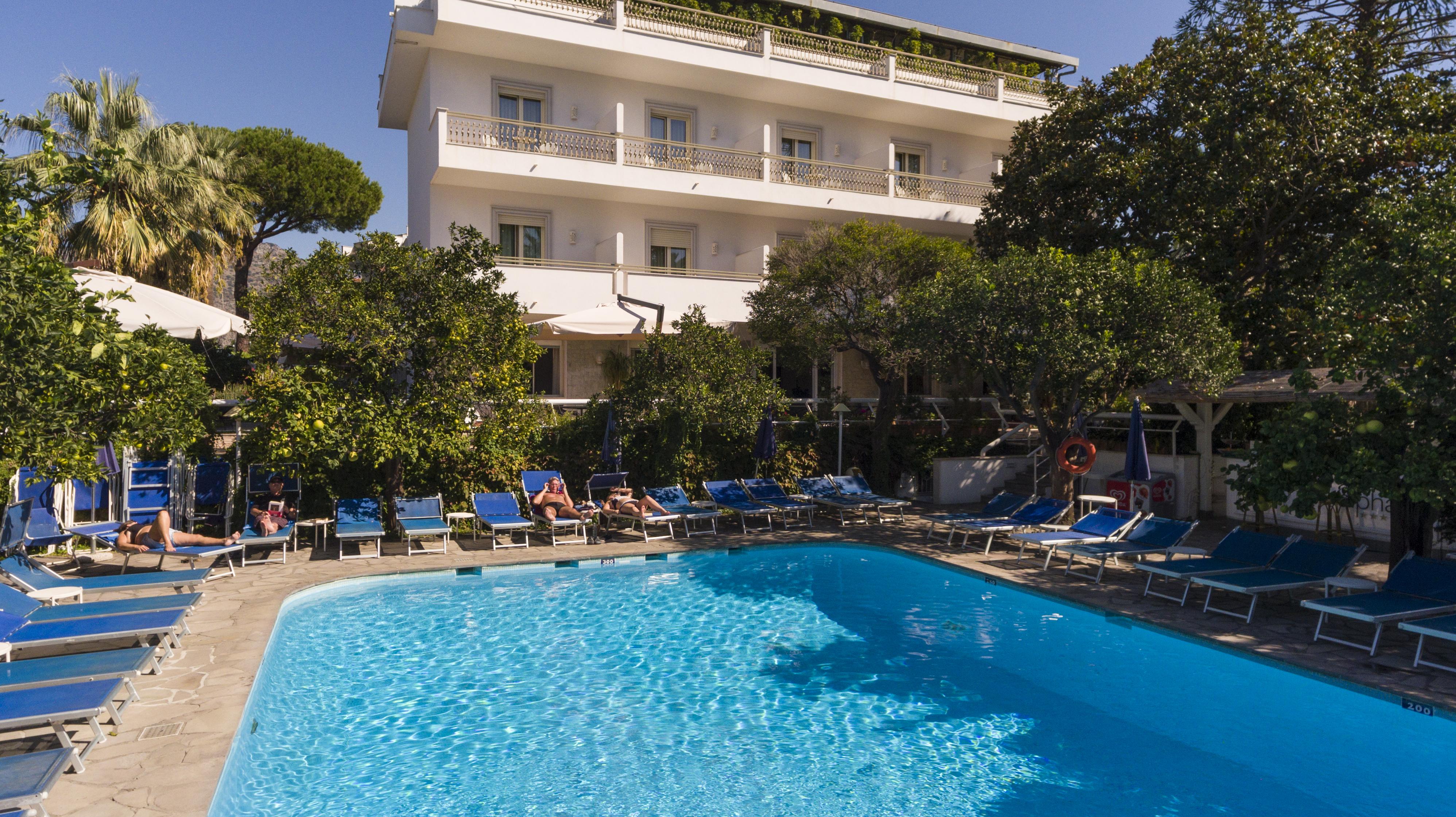 Hotel Alpha Sant'Agnello Bagian luar foto