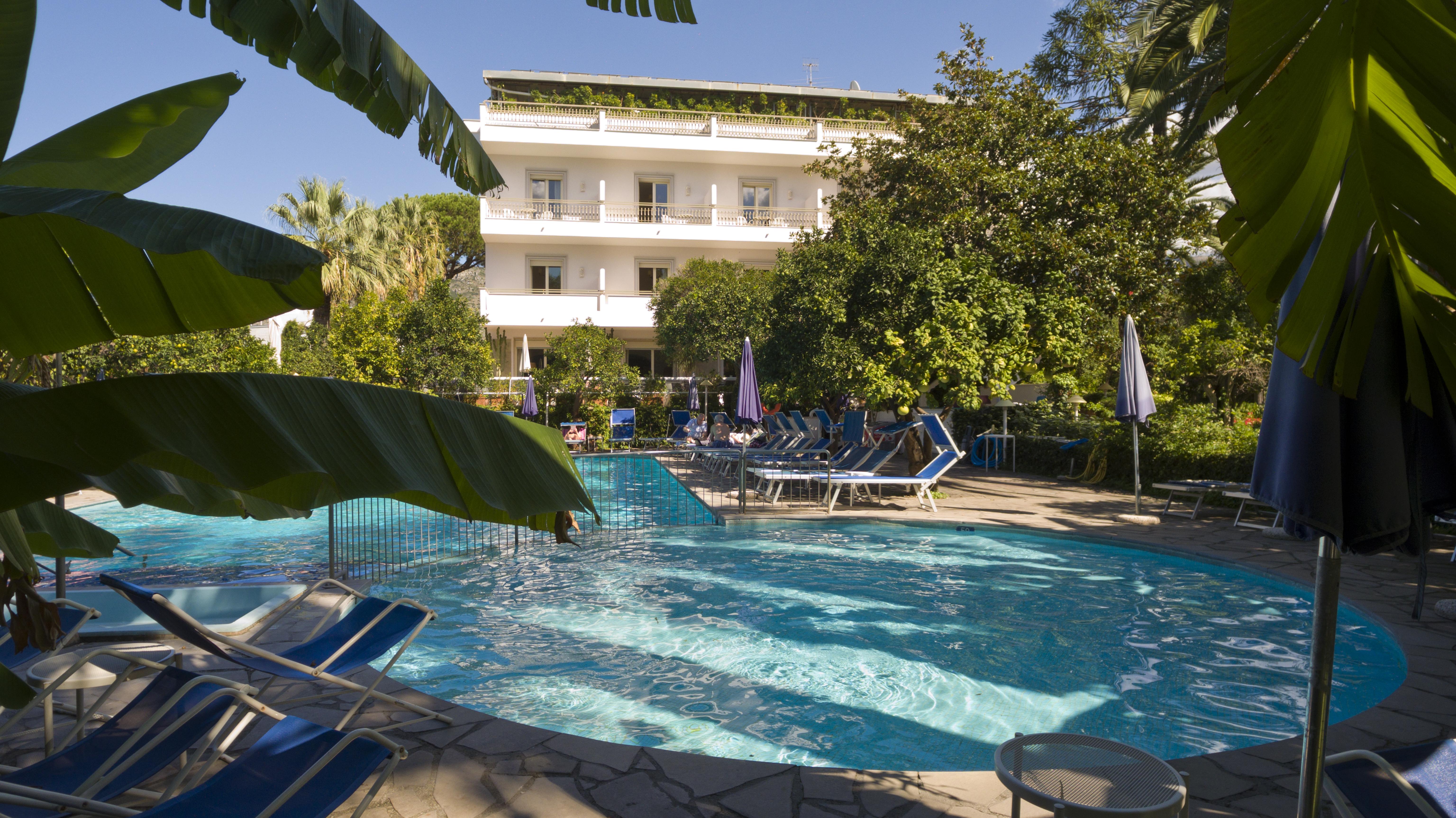 Hotel Alpha Sant'Agnello Bagian luar foto