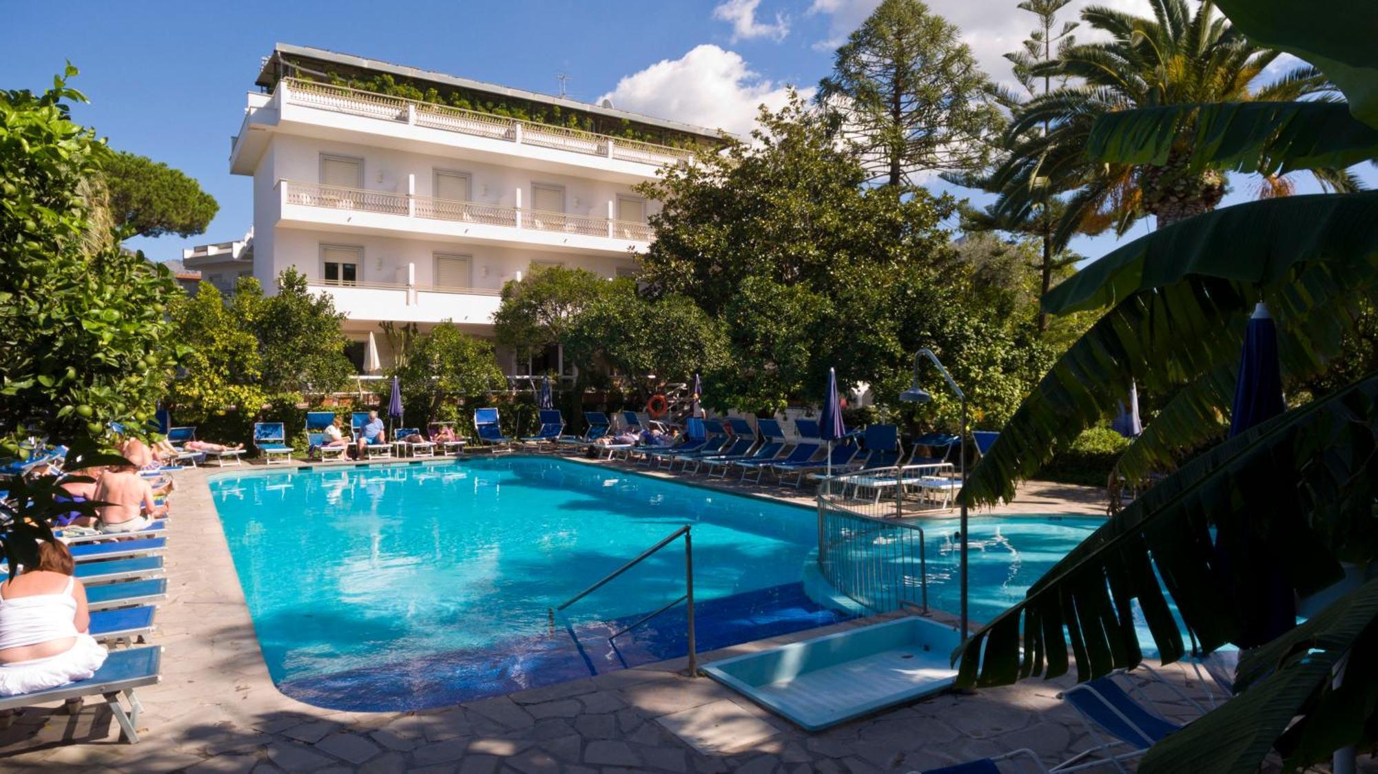 Hotel Alpha Sant'Agnello Bagian luar foto